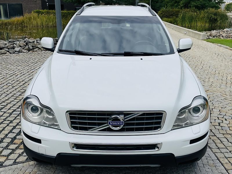 Volvo XC90 2.4D5 4x4 AUT VÝHŘEV SENZORY - fotka 6 z 40