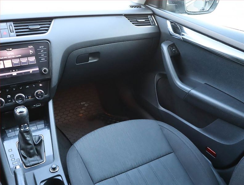 Škoda Octavia (2020) Style 2.0 TDI, Automat - fotka 8 z 21
