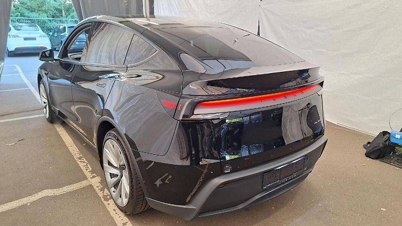 Tesla Model Y LONG RANGE DUAL MOTOR SOH 98% - fotka 3 z 10