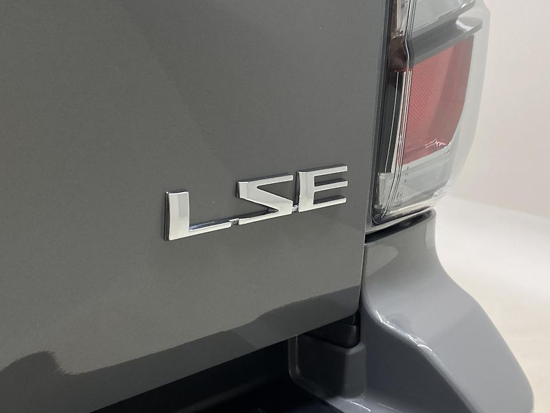 Isuzu D-Max (2026) Double Cab 2,2l LSE 4x4 AUT - fotka 16 z 35