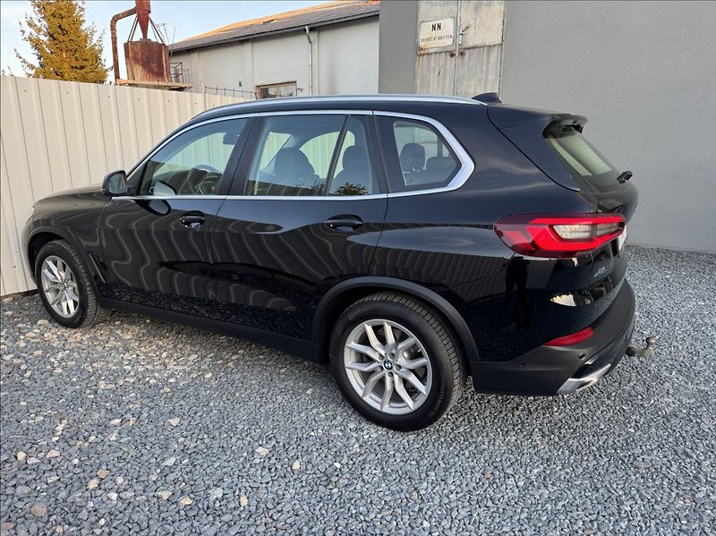 BMW X5 3,0 xDrive 30d DPH 1.maj. ČR - fotka 10 z 50