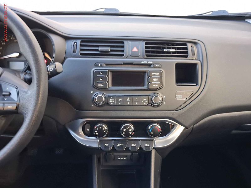 Kia Rio (2012) 1.2i, Edition, AC, +kola - fotka 12 z 17