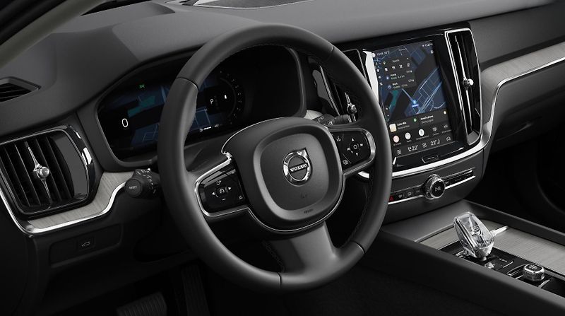 Volvo V60 (2026) B4 PLUS DARK AUT - fotka 6 z 18
