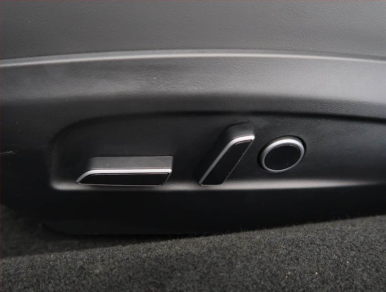 Tesla Model 3 (2023) Standard Range 60kWh, SoH 98% - fotka 19 z 32