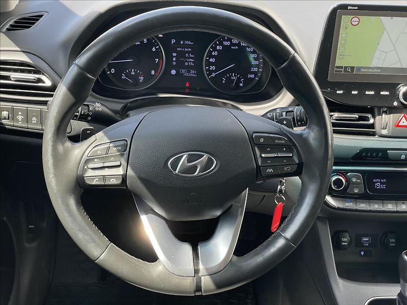 Hyundai i30 1,5 T-GDI DCT Family Smart NAV - fotka 7 z 22