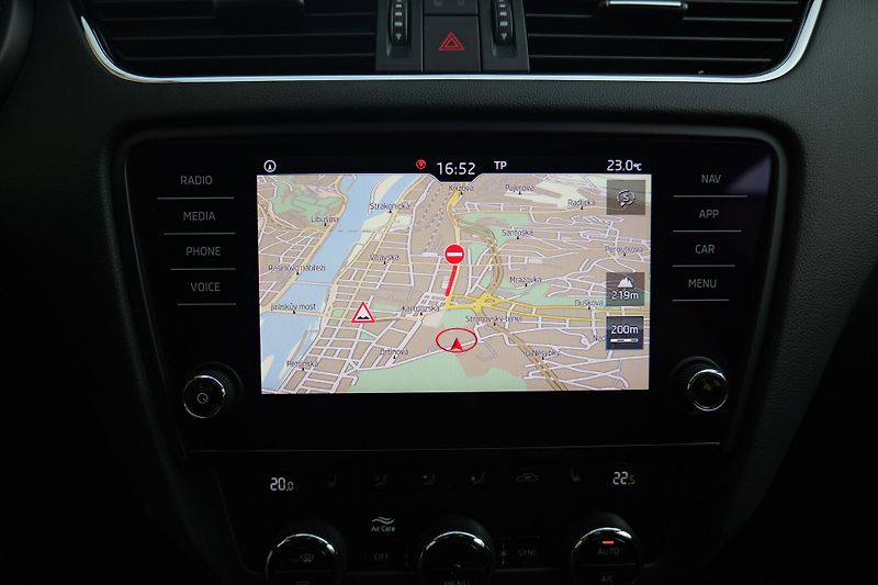 Škoda Octavia 1.5 TSI 110 kW Style LED Tažné - fotka 31 z 35
