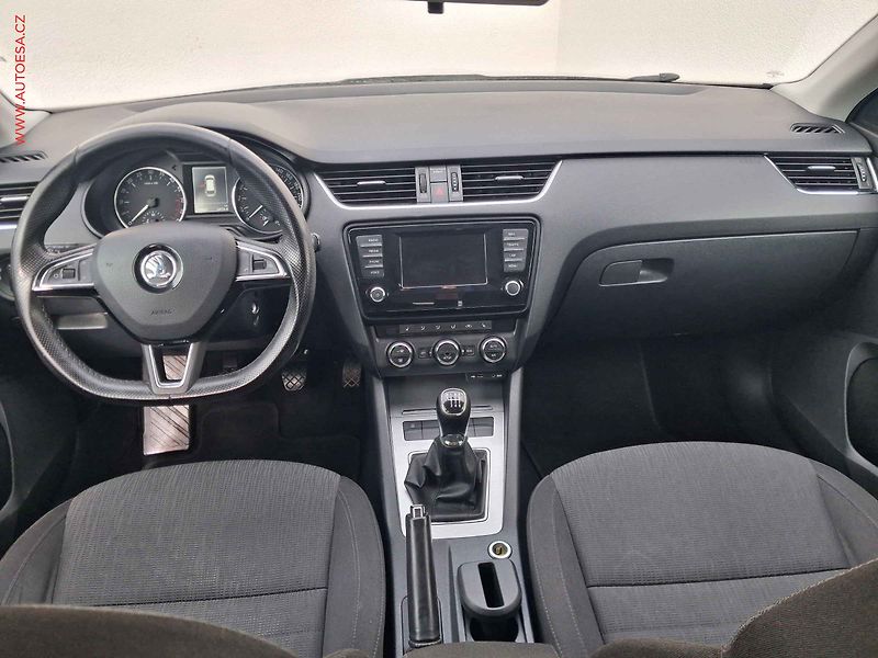 Škoda Octavia (2014) 2.0 TDi, ČR, Elegance - fotka 8 z 18