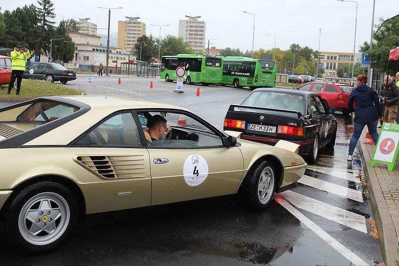12. Rallye Elbflorenz projela Ústeckým a Karlovarským krajem. Na snímku je vítězná posádka Gerd Lambert a Michael Lörke, kteří tvořili tým Youngtimer United, s vozem Porsche 911 SC Targa z roku 1979.