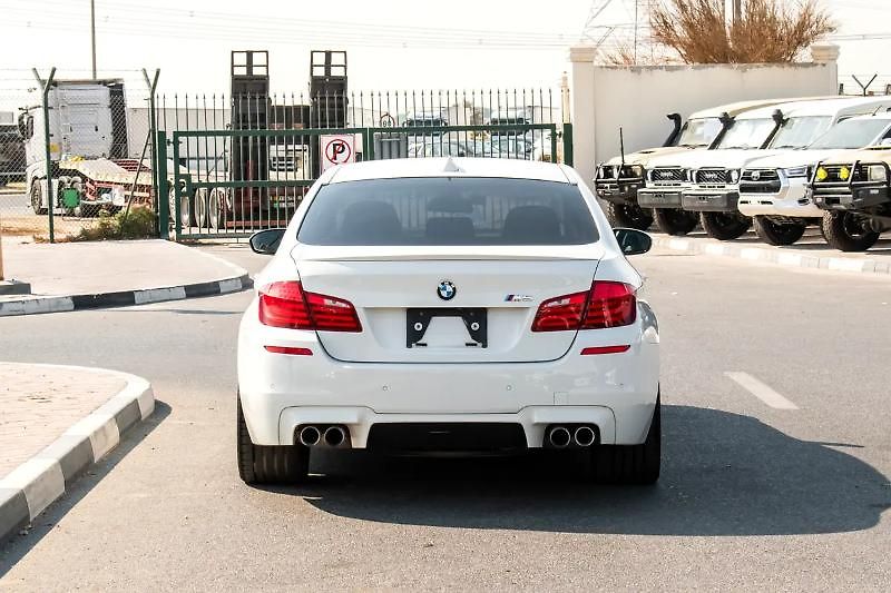 BMW M5 (2012) M5 4.4 V8 Twin-Turbo - fotka 5 z 14
