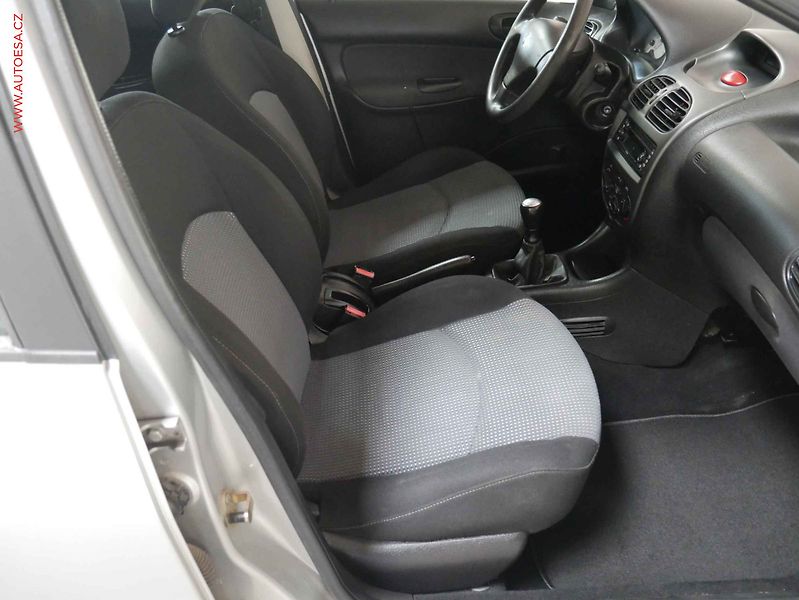 Peugeot 206 (2004) 1.4i, AC, el. výbava - fotka 12 z 17