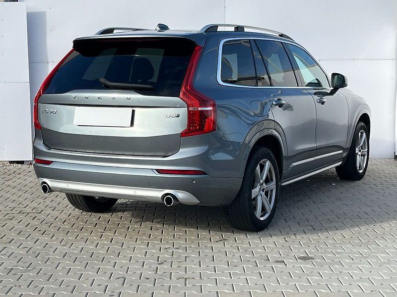 Volvo XC90 Momentum D5 AWD 173kW - fotka 5 z 32