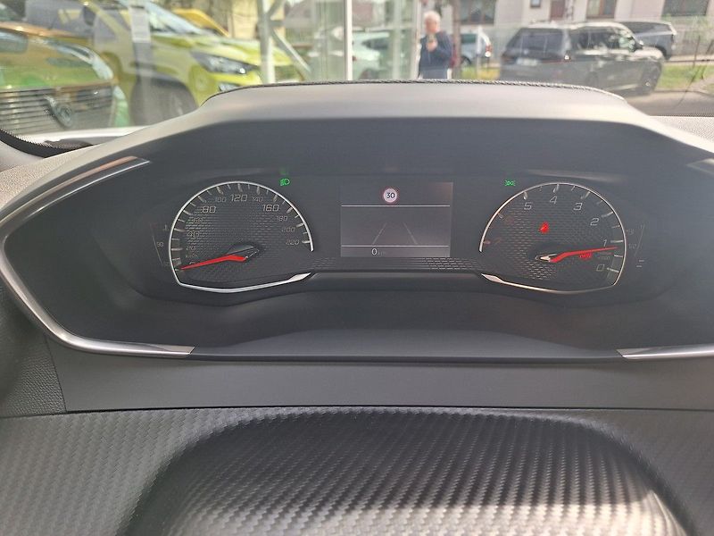 Peugeot 2008 (2026) STYLE 1.2 TURBO 100k MAN6 - fotka 14 z 21