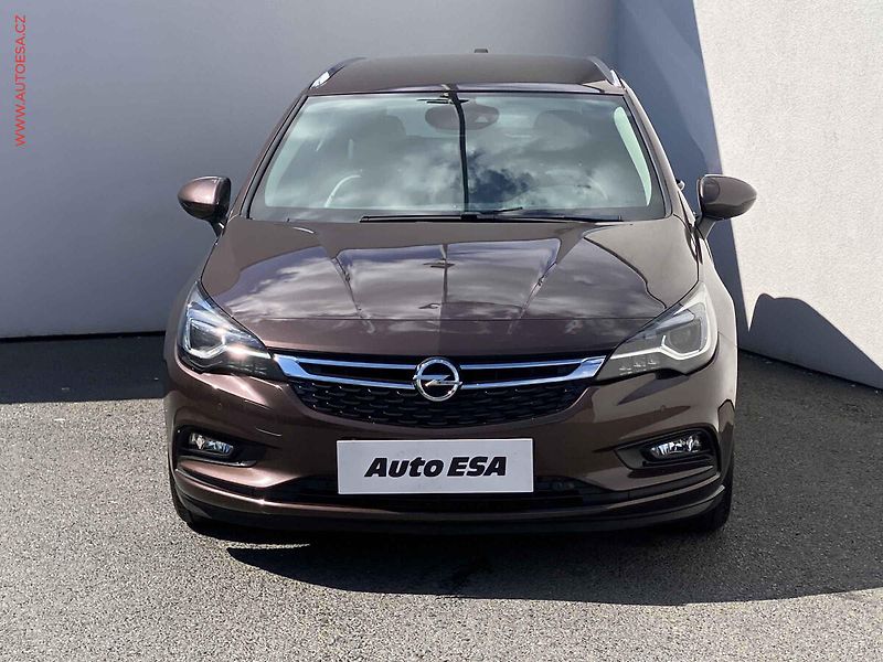 Opel Astra (2016) 1.6 CDTi, LED, kamera - fotka 2 z 17