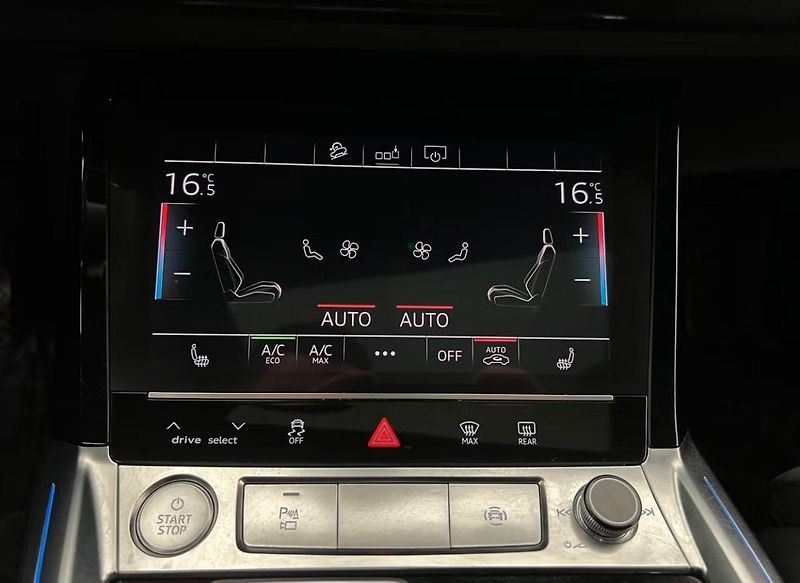 Audi e-tron 55 Quattro 360kam Tažné Pano - fotka 18 z 31