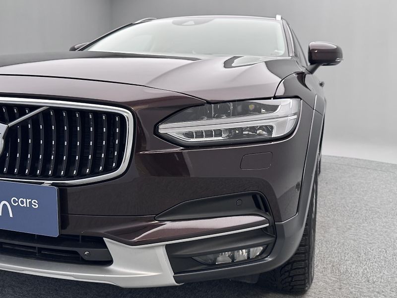 Volvo V90 CC D5 AWD POLESTAR REZERVACE - fotka 22 z 42