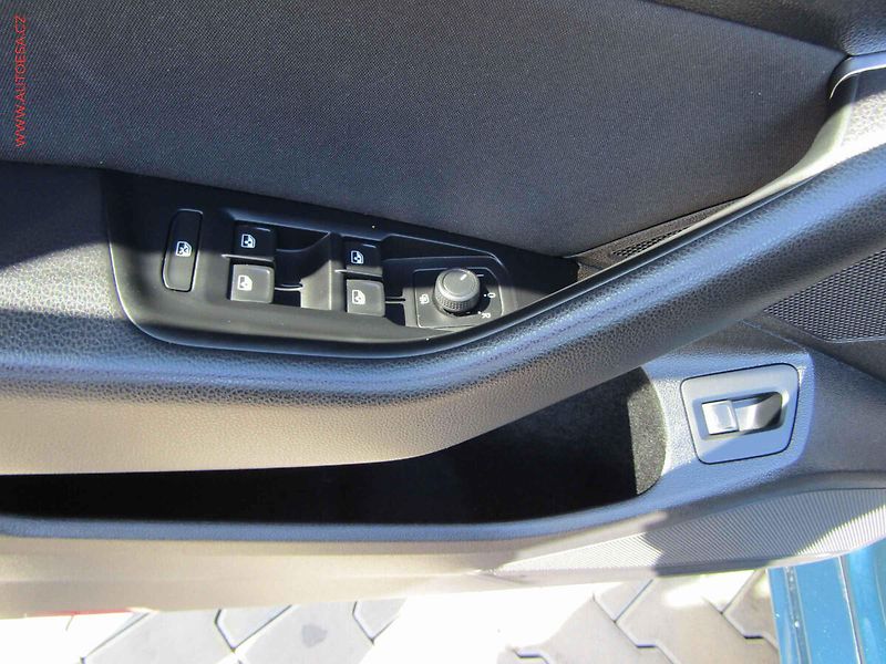 Volkswagen Passat (2020) 1.5 TSi, ČR, LED, park.čidla - fotka 12 z 20