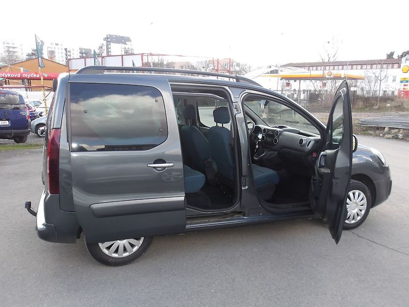 Citroën Berlingo 1,6HDi MULTISPACE 1.MAJITEL !! - fotka 17 z 32