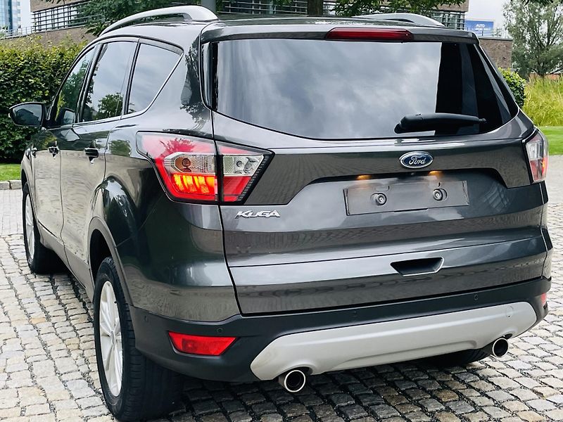 Ford Kuga 2.0TDCi MAN FACELIFT SERVISKA - fotka 17 z 45