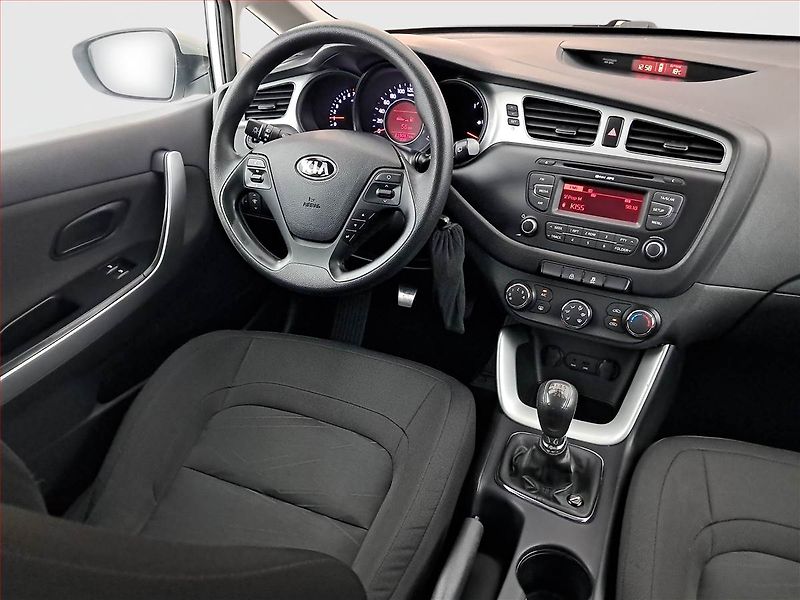 Kia Ceed (2013) 1.6 GDI, ČR,1.maj, Serv.kniha - fotka 7 z 17