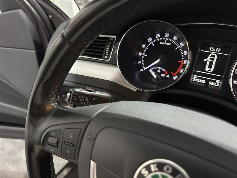 Škoda Superb 2,0   TDI 103KW ELEGANCE XEN - fotka 14 z 34