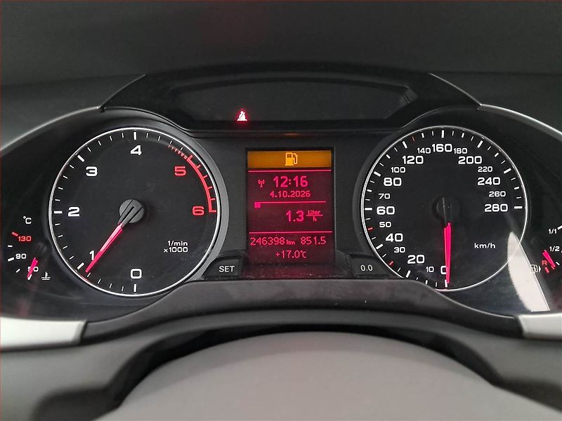 Audi A4 (2011) 2.0 TDI, Xenony, Vyhř. sedaček - fotka 11 z 16