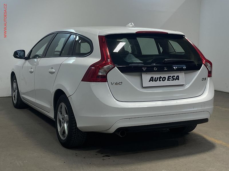 Volvo V60 (2016) 2.0D, ČR, AC, tempo, park - fotka 6 z 14