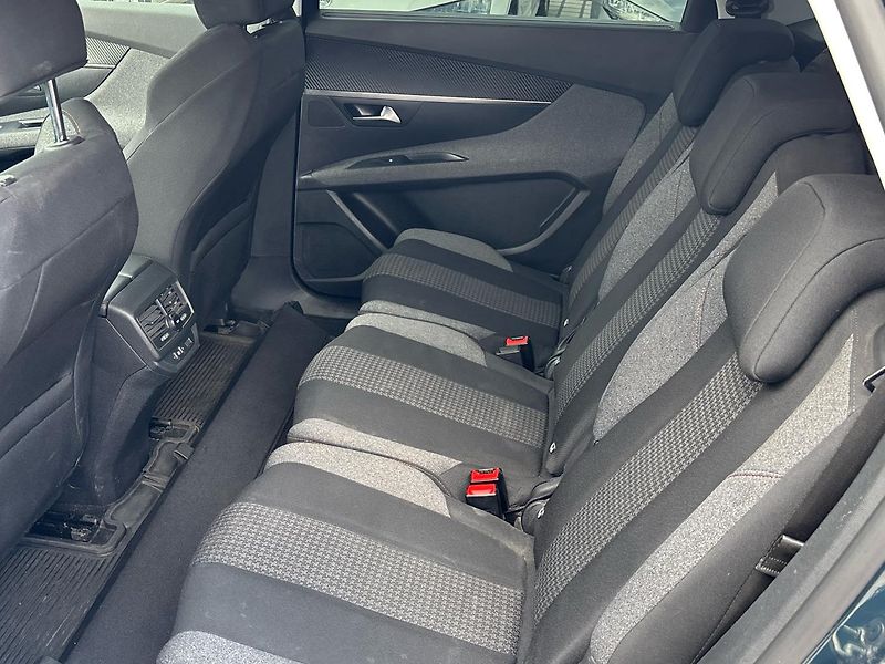 Peugeot 5008 Active, 7 míst - fotka 7 z 8