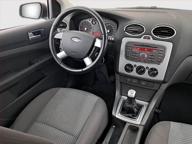 Ford Focus (2007) 1.6 16V, slušný stav - fotka 7 z 17
