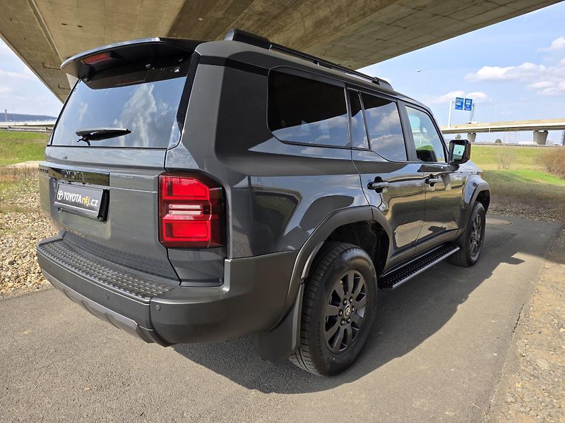 Toyota Land Cruiser 2.8-INVINCIBLE-ZÁRUKA-DPH - fotka 31 z 77