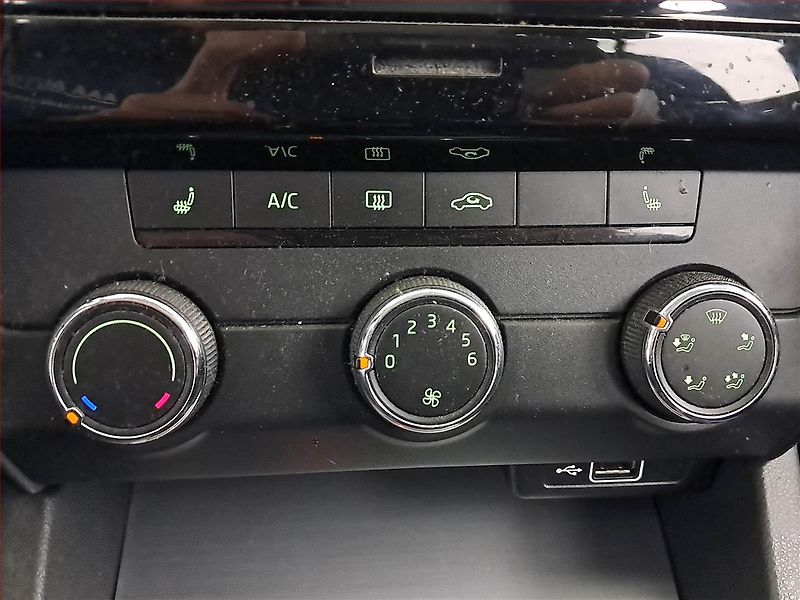 Škoda Octavia (2018) Ambition 1.6 TDI, Serv.kniha - fotka 17 z 17