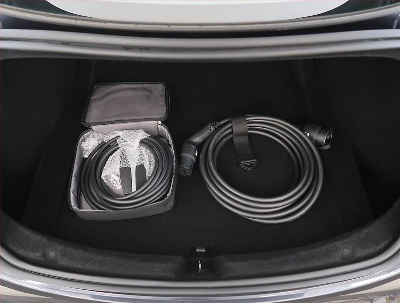 Tesla Model 3 (2023) Standard Range 60kWh, SoH 98% - fotka 32 z 32
