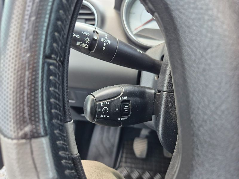 Peugeot 308 (2013) 1.6HDi Xenony , TZ , Nová STK - fotka 25 z 32