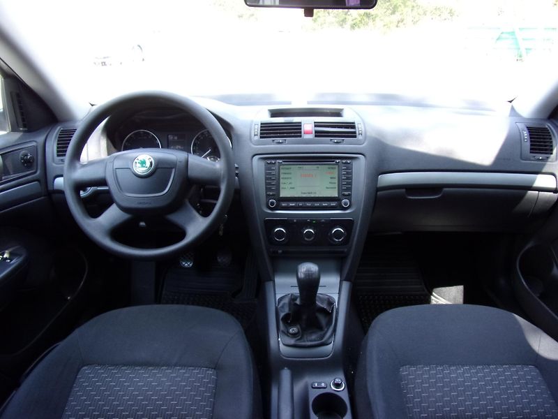 Škoda Octavia (2011) 1.6 MPi 75kW BSE KLIMA TOP KM - fotka 10 z 21