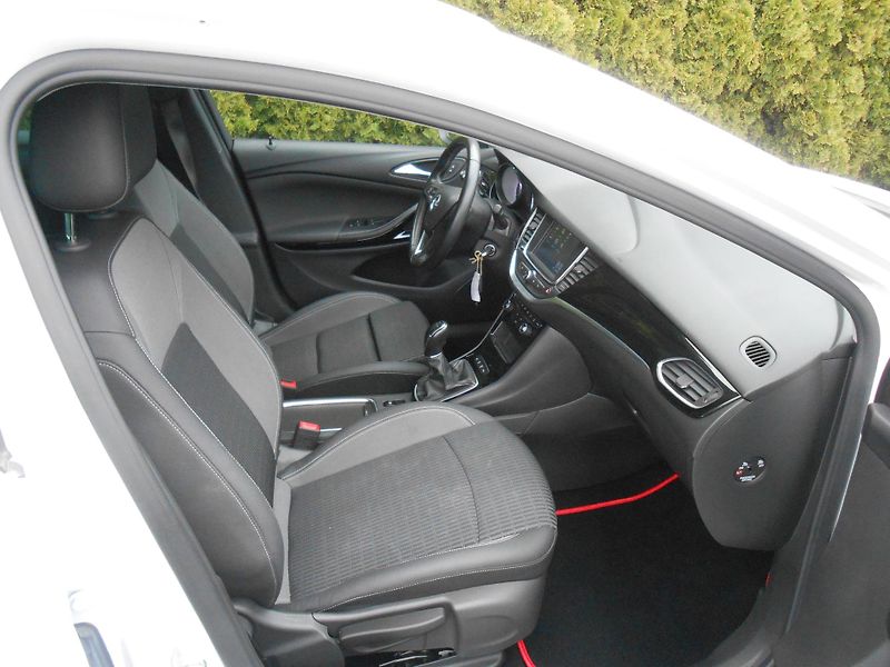 Opel Astra 1.2,KAMERA,NAVI,62TKm!! - fotka 15 z 41