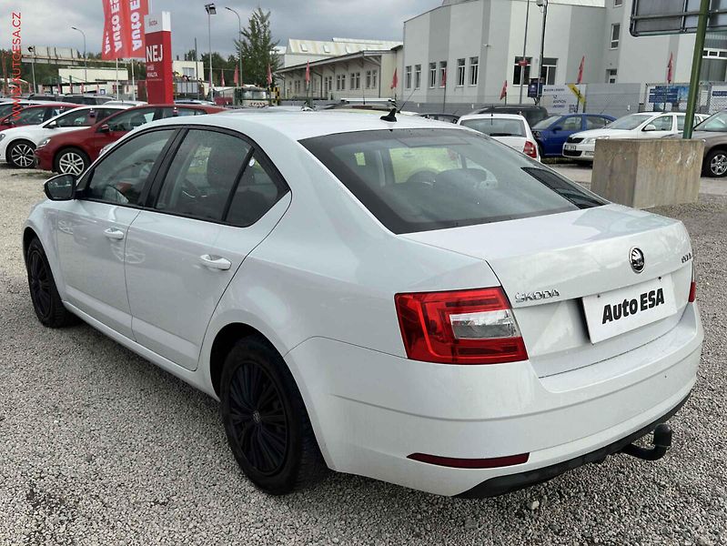 Škoda Octavia (2018) 2.0 TDi, ČR, AC, výhřev sed - fotka 6 z 17