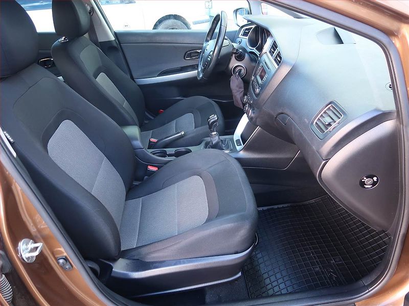 Kia Ceed (2016) 1.4 MPI, Tempomat - fotka 9 z 16