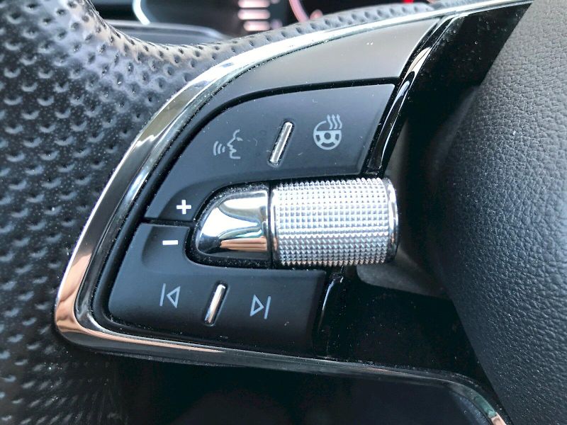 Škoda Superb (2022) COM GRT STY TD 110/2.0 6MP - fotka 18 z 26