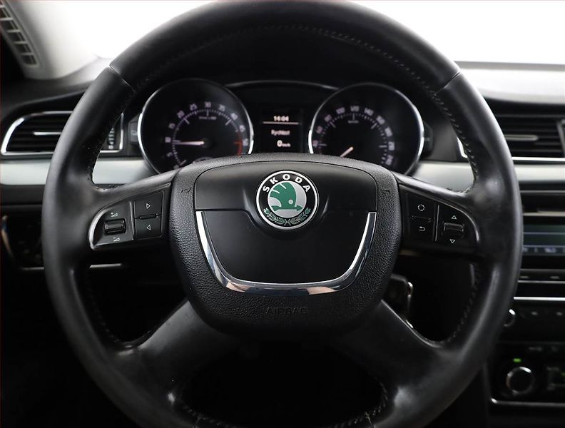 Škoda Superb (2008) 2.0 TDI, po STK, slušný stav - fotka 8 z 16