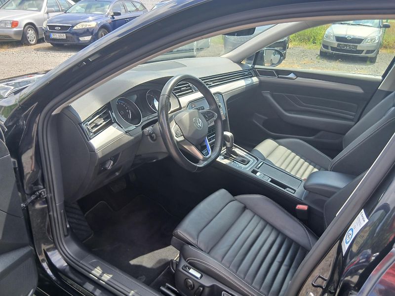 Volkswagen Passat GTE Plug-in hybrid, kůže - fotka 28 z 58