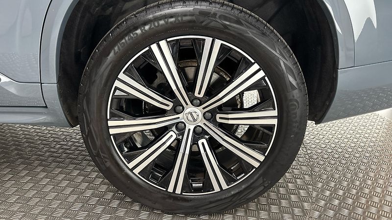 Volvo XC90 2.0 B5 AUT AWD Inscription - fotka 19 z 33