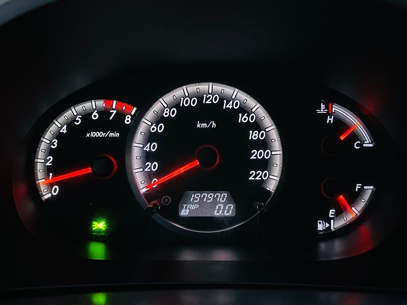 Mazda 5 1.8i 85KW BENZIN MANUÁL VÝHŘEV - fotka 36 z 38