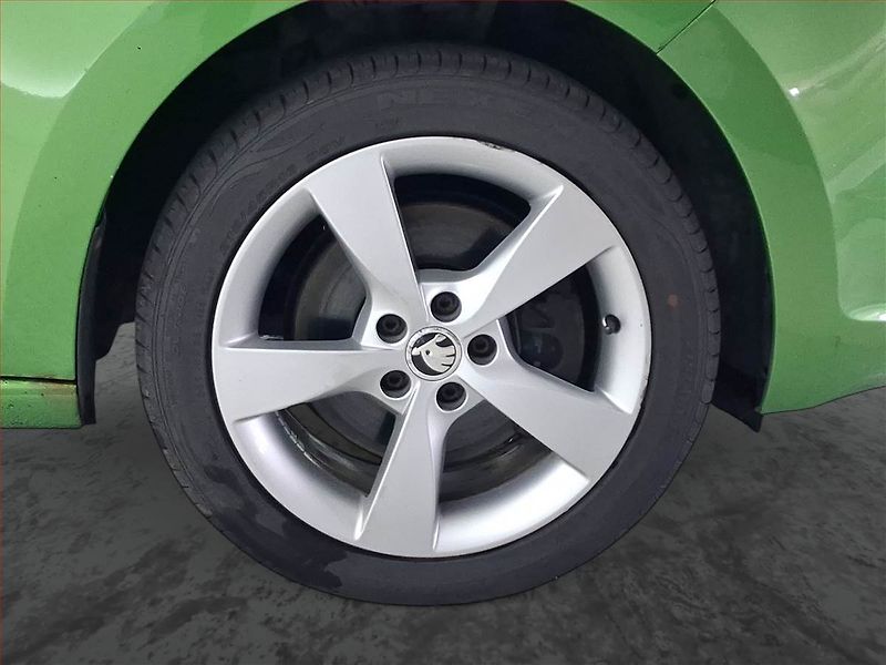 Škoda Rapid (2014) Spaceback 1.6 TDI, Serv.kniha - fotka 15 z 19