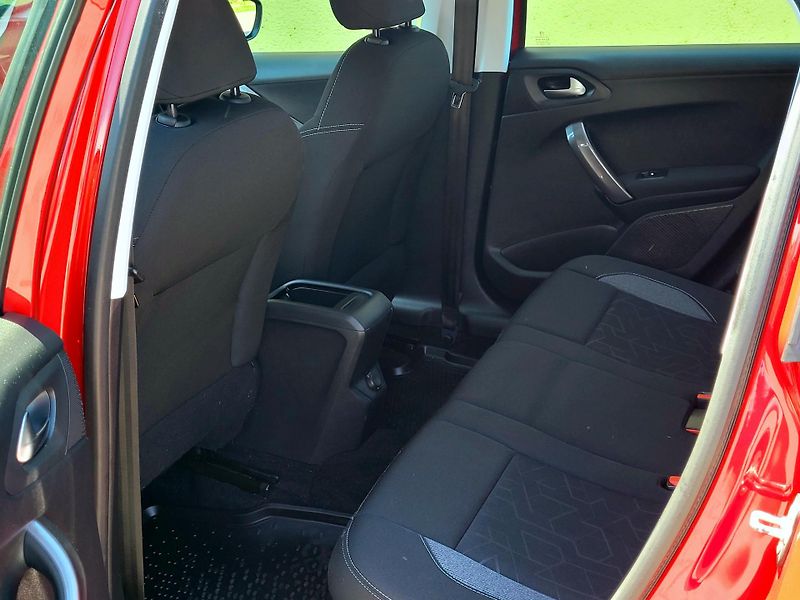 Peugeot 2008 SERV.KNIHA, ROZVODY, ČR - fotka 18 z 44