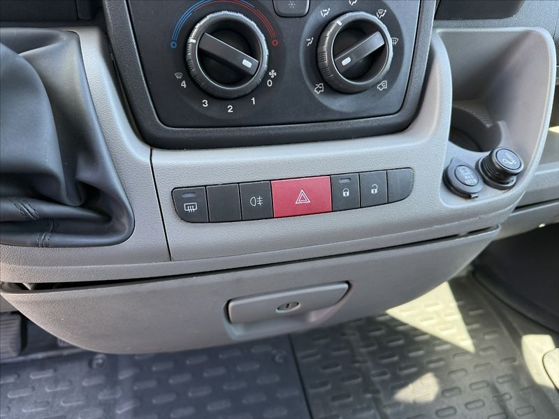 Fiat Ducato 2,2   JTD 69.000KM TAŽNÉ 9 MÍS - fotka 11 z 25