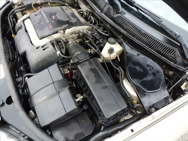 Ford Mondeo 2,5 i V6 24V Ghia Automat - fotka 28 z 49
