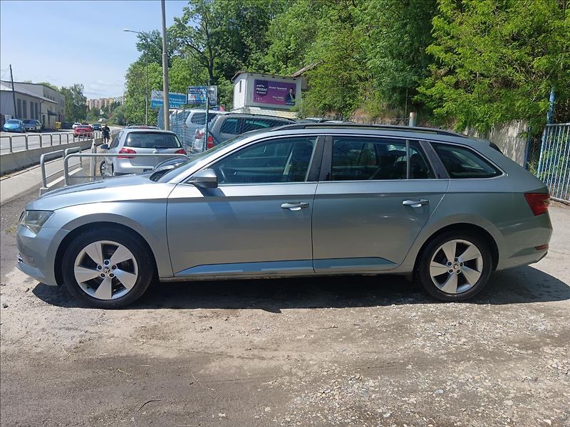 Škoda Superb 2,0 TDi  Ambition - fotka 6 z 23