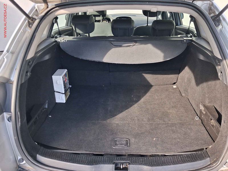 Renault Mégane (2011) 1.6i, ČR, autoAC, temp - fotka 7 z 15