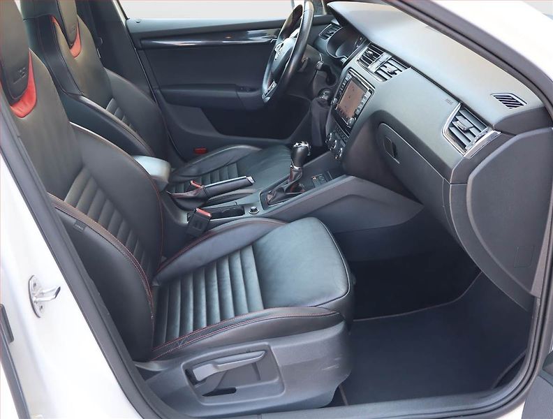 Škoda Octavia (2015) RS 2.0 TSI, Automat, Kůže - fotka 9 z 19