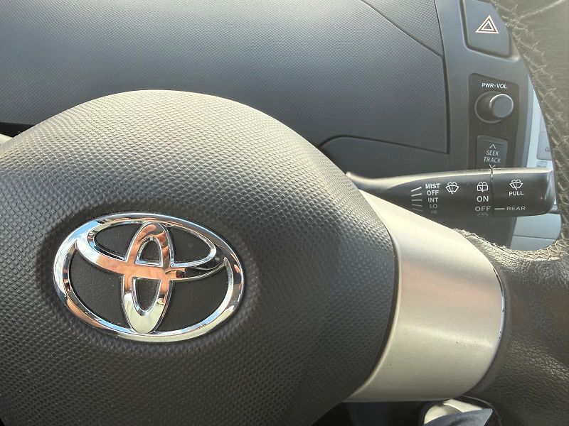 Toyota Yaris 1.3 VVT-i 64kW - fotka 18 z 26