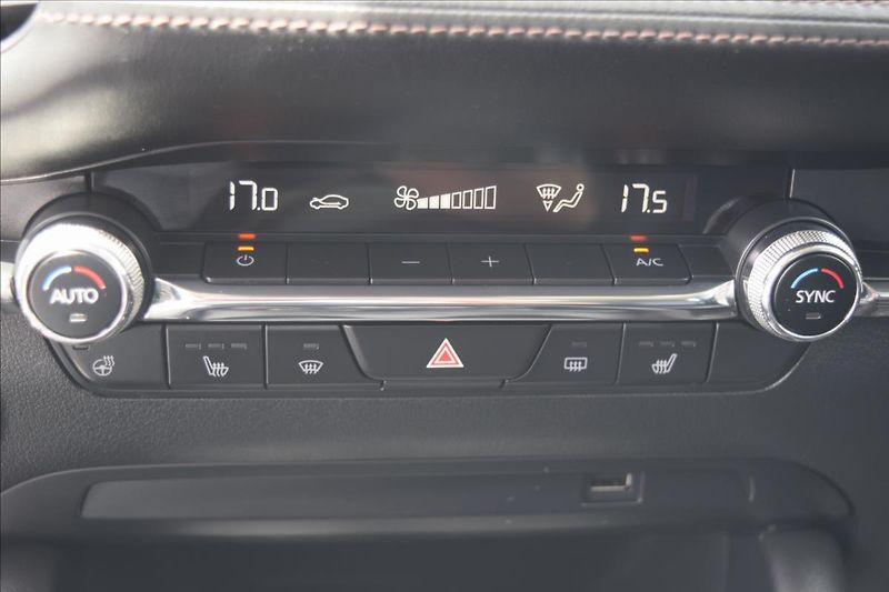 Mazda 3 2,0 i 90KW NÍZKÉ KM KUŽE ALU - fotka 46 z 55